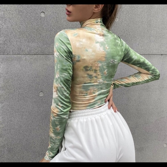 SHEIN Graphic Print Long Sleeve Mesh Tee Green Size Medium - Picture 2 of 9